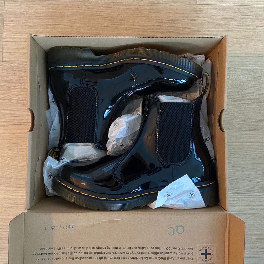 Dr. Martens Patent Leather Chelsea Boots Size 8 NEW IN BOX
